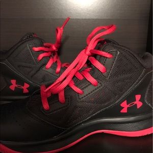 Girls basketball shoes
