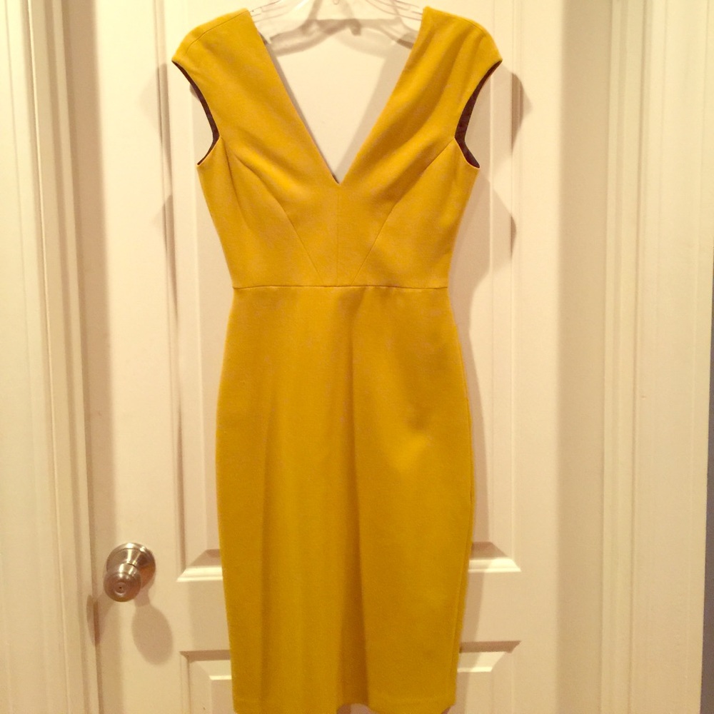 Beautiful and elegant Zara dress, below knee size.