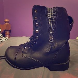 Combat boots