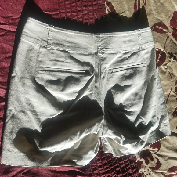 Shorts - Picture 2 of 4