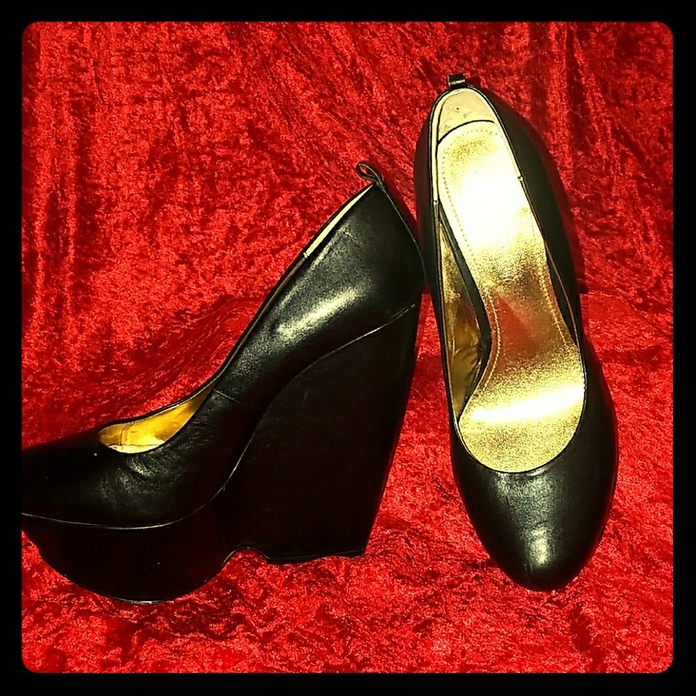 ALDO sz 9 Black leather wedge