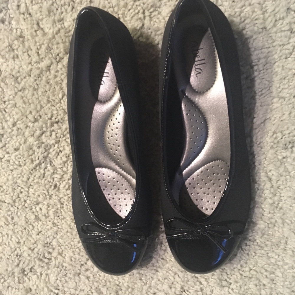 Black dress shoes with 1/2-1 inch heel