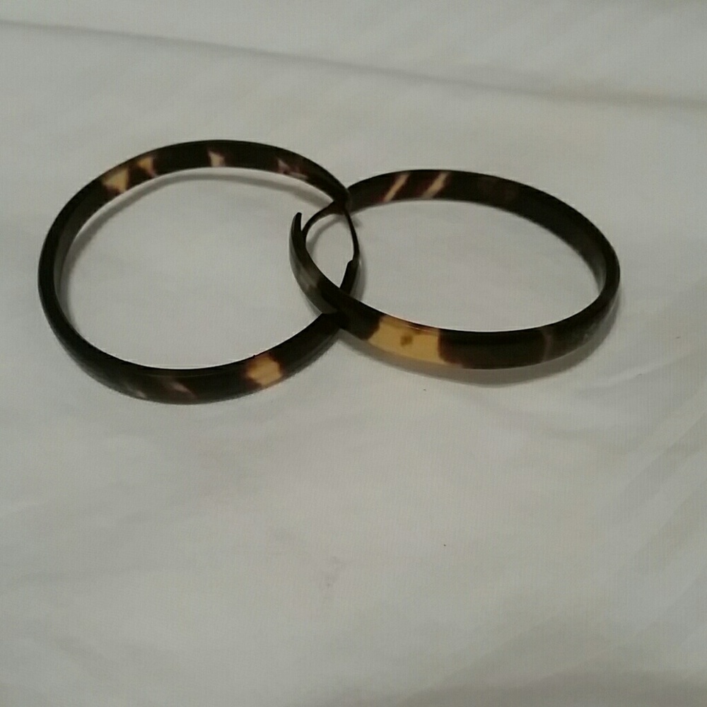 Tortoise shell hoop earrings
