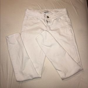 LAST CHANCE! American Eagle White Jeggings