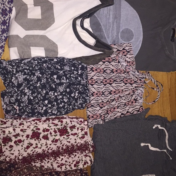 LOT OF BRANDY MELVILLE - AT LEAST $700 WORTH - Picture 3 of 8