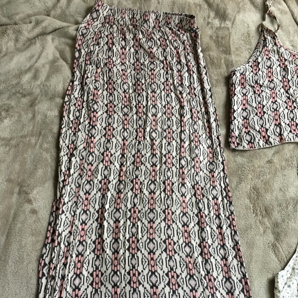 LOT OF BRANDY MELVILLE - AT LEAST $700 WORTH - Picture 5 of 8