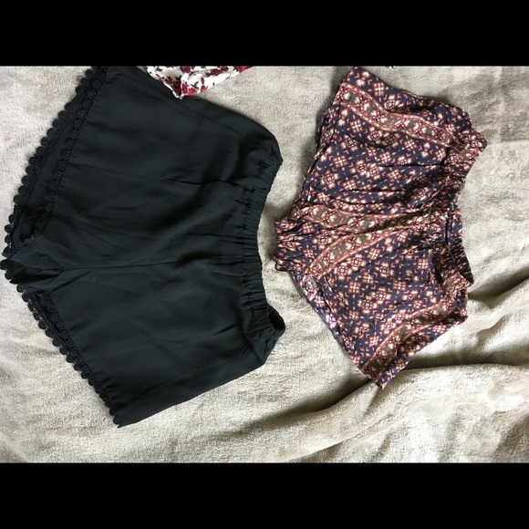 LOT OF BRANDY MELVILLE - AT LEAST $700 WORTH - Picture 8 of 8