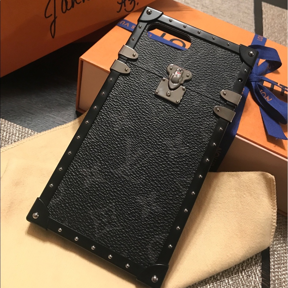 ‼️SOLD ‼️AuthLouis Vuitton Eye-Trunk iPhone 7+