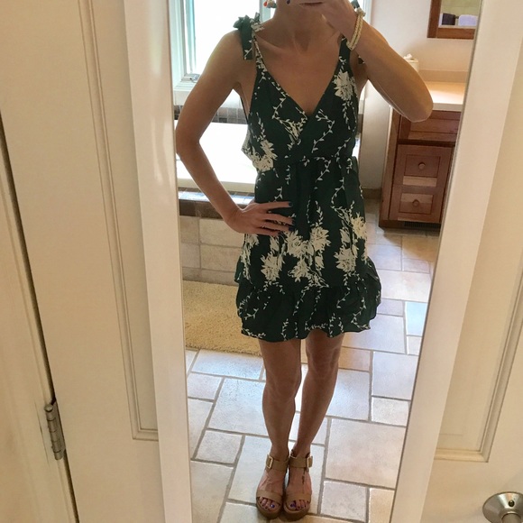 1 left! NWT floral green open back dress - Picture 2 of 3