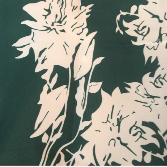 1 left! NWT floral green open back dress - Picture 3 of 3