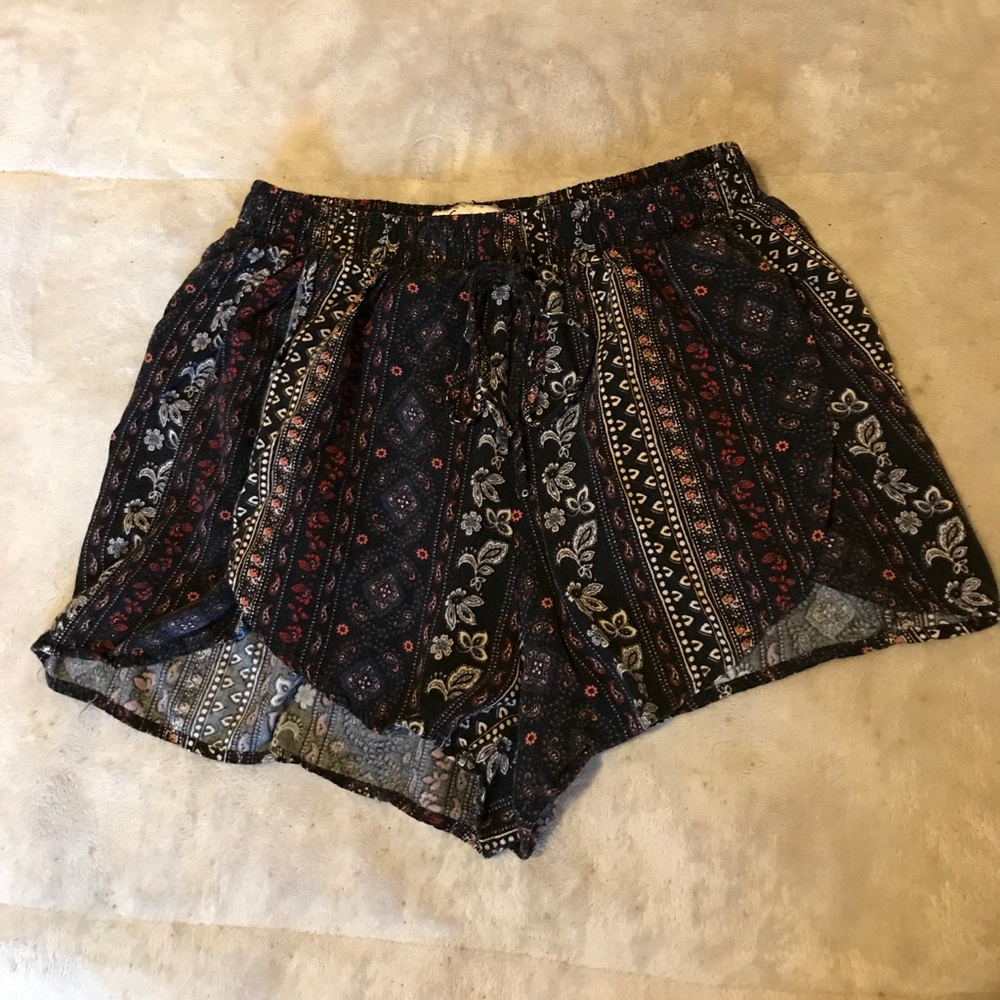 Hollister fabric shorts! (S)