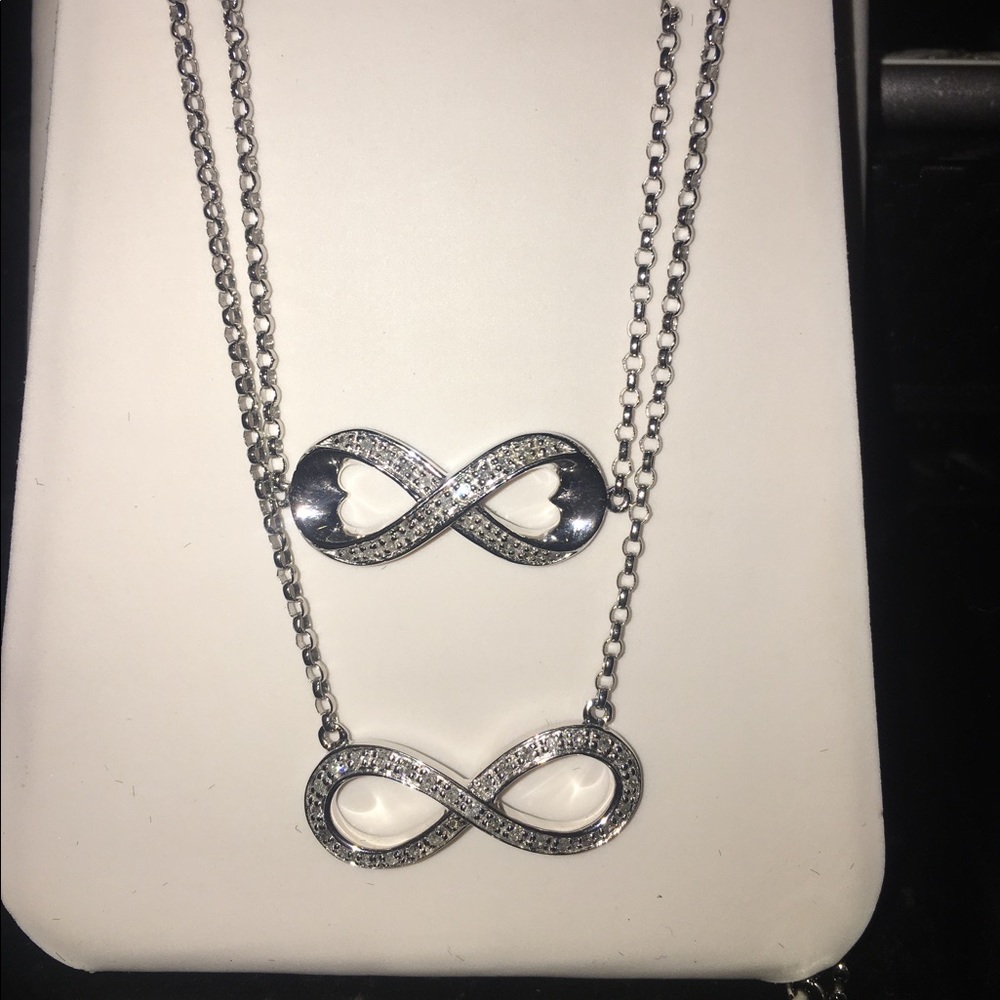 White gold diamond necklace and bracelet