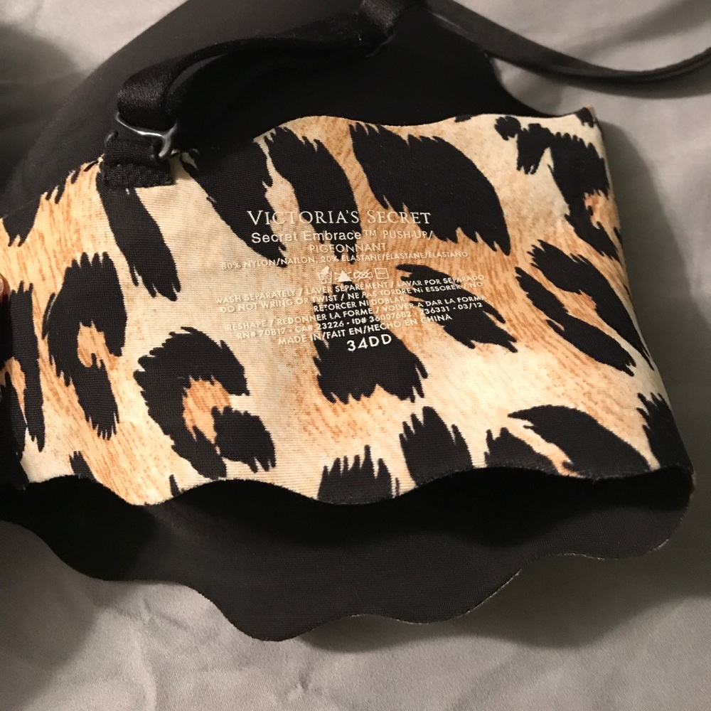Victoria's Secret 34DD bra