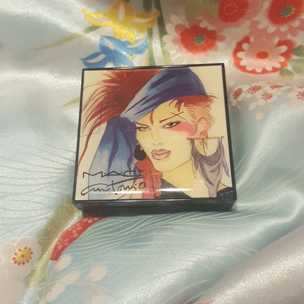Mac Antonio Lopez Eyeshadow palette/violet