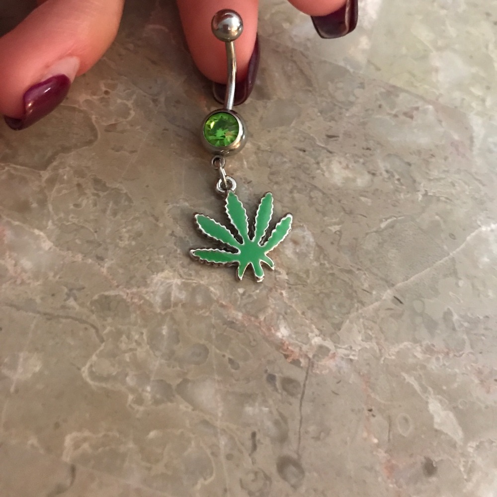 🍁😍 pot leaf belly ring