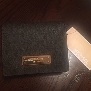 Michael kors mini wallet authentic