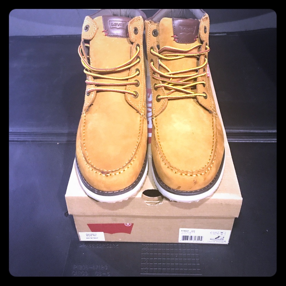 Levi's chukka boots