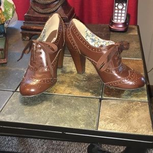 Brown Oxford Heels!