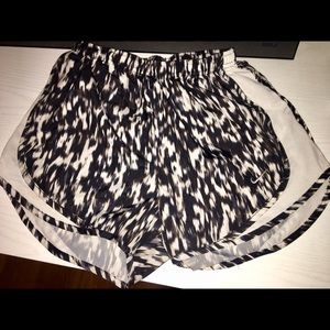 black and white nike shorts