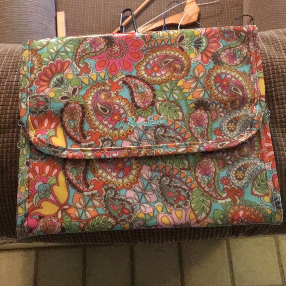 Super compact travel holder