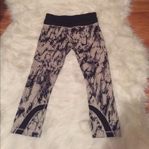 Lululemon Marble Crops