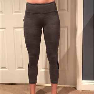 Lululemon crop grey and black size 4