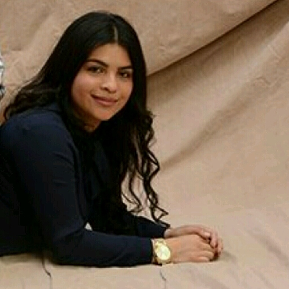 Meet your Posher, Cristina