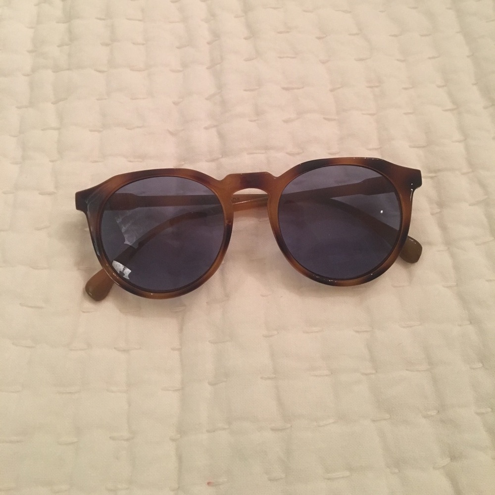 Urban outfitters tortoise sunglasses