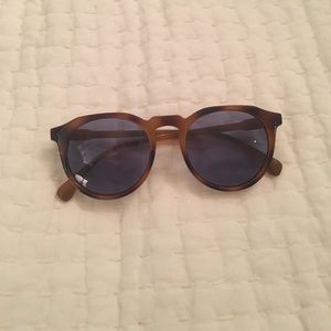 Urban outfitters tortoise sunglasses