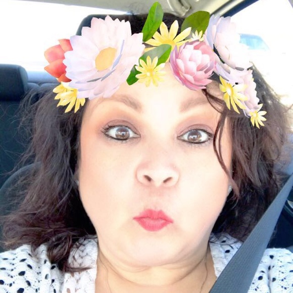 Meet your Posher, Deanna - Picture 2 of 2