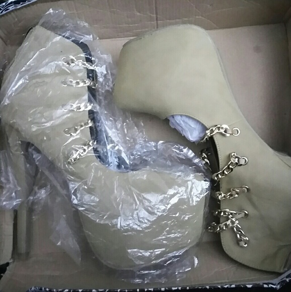 Platform heels - Picture 1 of 4
