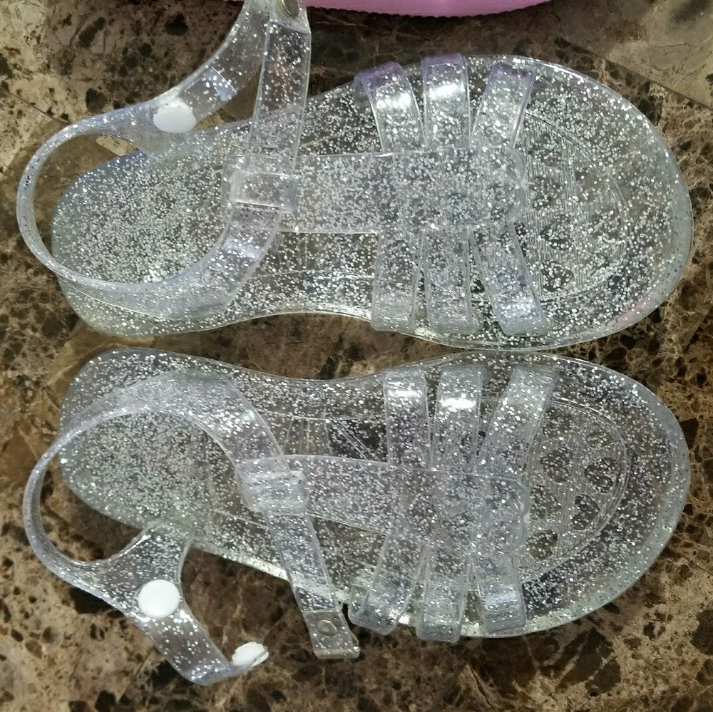 Zapatos nuevos y otros de uno a dos veces puestos