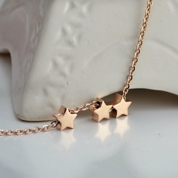 3 star Wishes necklace dainty pendant Gold color - Picture 2 of 5