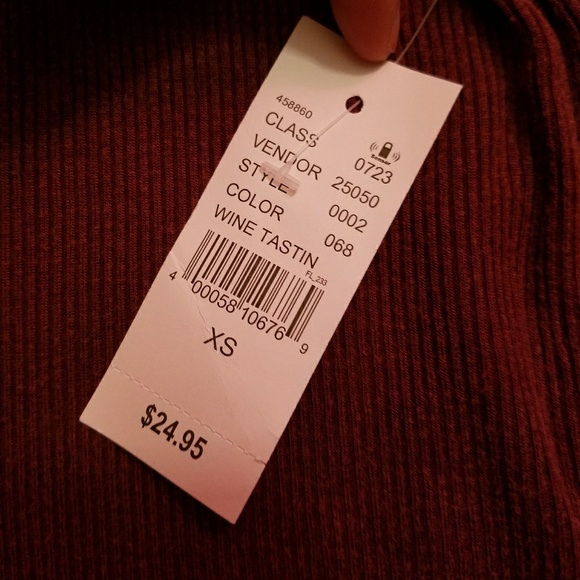 PacSun Red Sleeveless Turtleneck - Picture 2 of 3