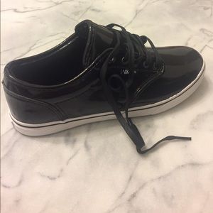 Vans Atwood Low in Iridescent Black