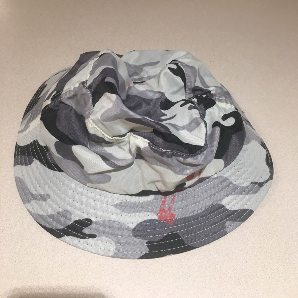 Sun hat snaps shut  over ears protect from sun