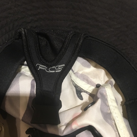 Sun hat snaps shut  over ears protect from sun - Picture 2 of 5