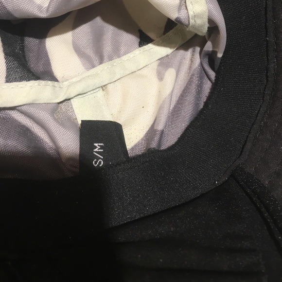 Sun hat snaps shut  over ears protect from sun - Picture 3 of 5