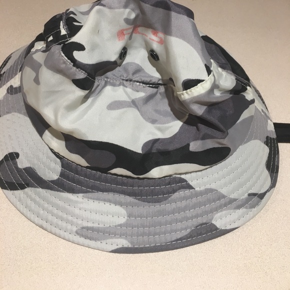 Sun hat snaps shut  over ears protect from sun - Picture 4 of 5