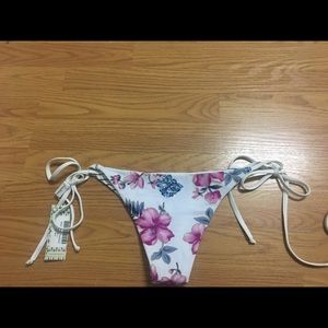Frankie's bikinis Marley bottoms size L