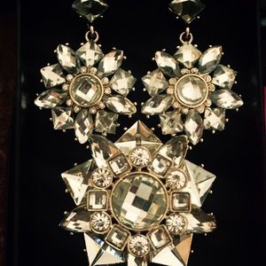 NWT QUALTY SET EARRINGS WITH MATCHING BROOCH PIN