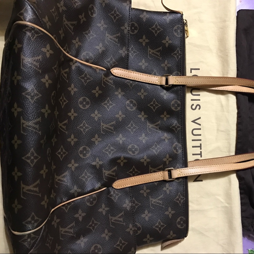 LOUIS VUITTON MONOGRAM CANVAS TOTALLY PM