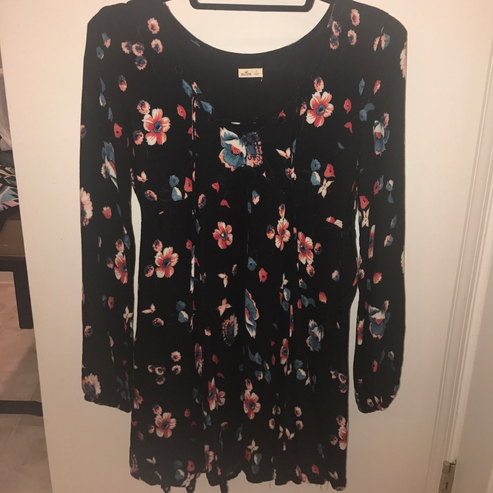 Long sleeve dress with lace up neck