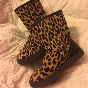 Ugg Australia short leopard print boots!