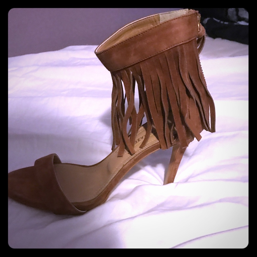 Adorable tan bcbg heels