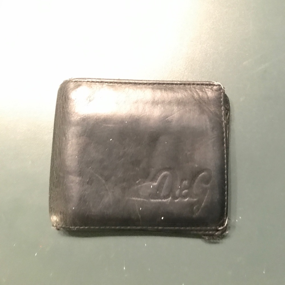 Used D@G Men's Bi-fold with removal slot Wallet.