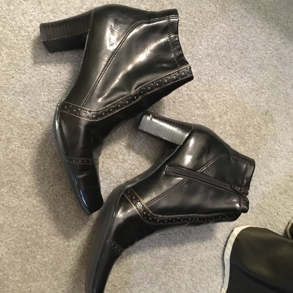 Nickels Short Brown Booties - Picture 3 of 7