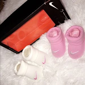 Brand NEW Nike bootiesfor baby girl💖