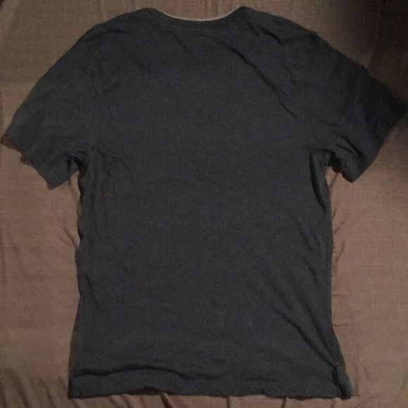 Tommy Bahama Men's Cotton Blend T-shirt V-Neck - Picture 4 of 4