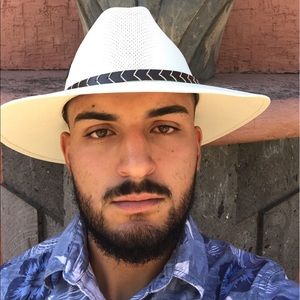 Meet your Posher, Luis